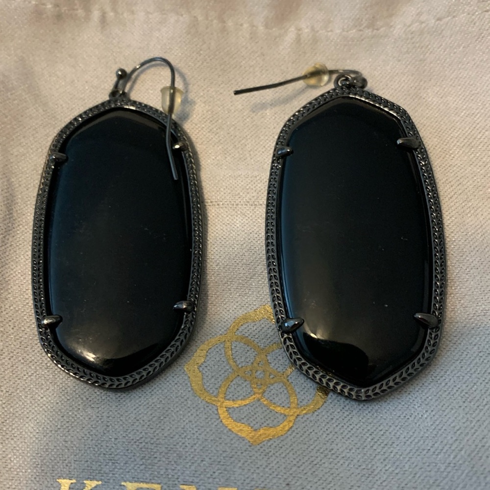 Kendra Scott Danielle in Gunmetal Frame with Black Stones. EUC